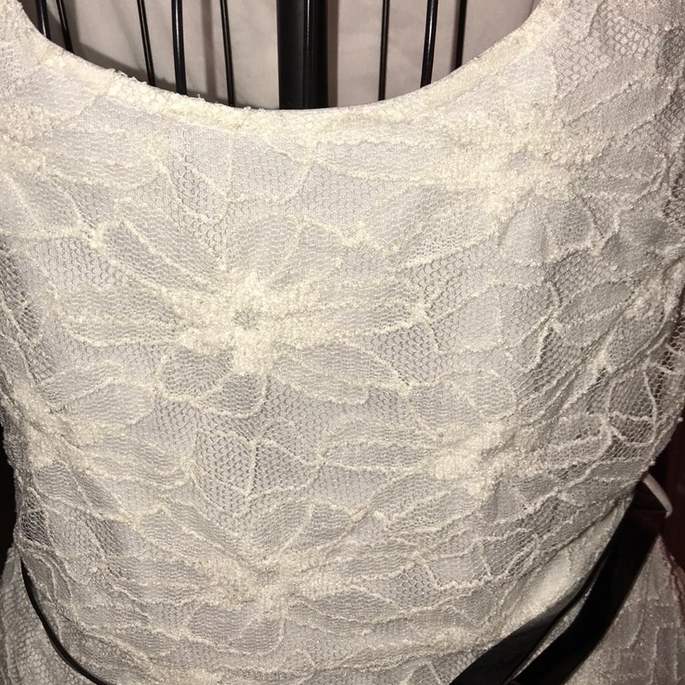 FINAL PRICE . plus lace flower sleeveless dress - Picture 3 of 7